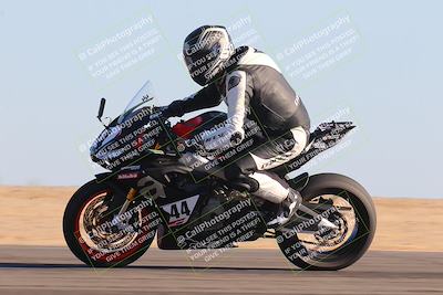 media/Nov-06-2023-Moto Forza (Mon) [[ce023d0744]]/3-Intermediate Group/Session 5 (Turn 9)/
